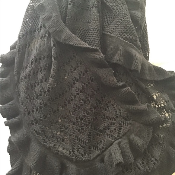 Shall black knit size M-L open ruffled edge crocheted look excellent sha… - Picture 6 of 6